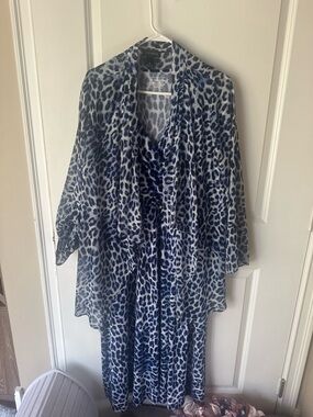 Investments Blue&White Long Sleeve Leopard Print Dress with sheer kimono wrap xl